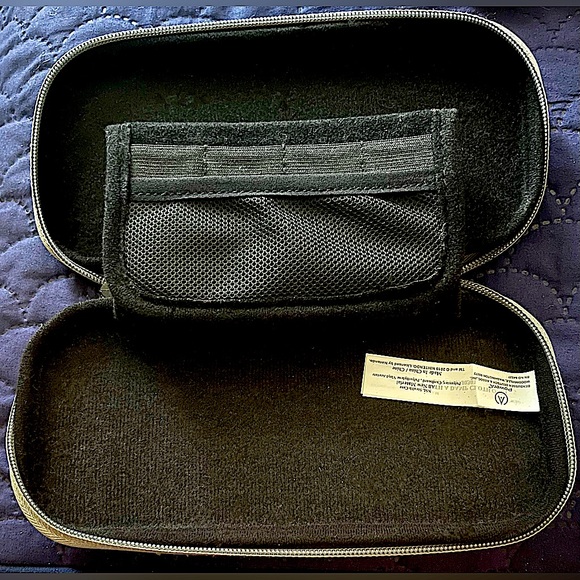 Nintendo Switch Lite with Zipper Case - Picture 8 of 8